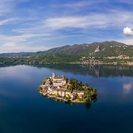 View Free Parking 1 Min Orta * Pella