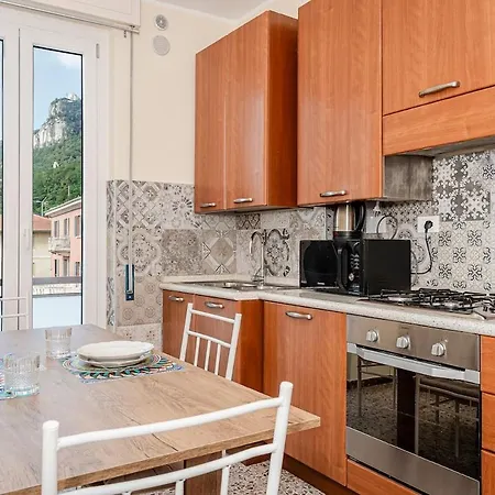 View Free Parking 1 Min Orta * Pella
