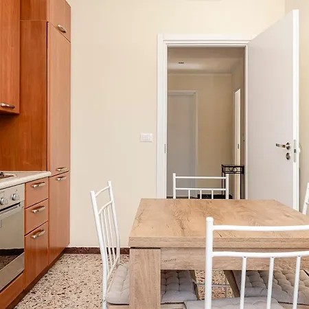 View Free Parking 1 Min Orta * Pella